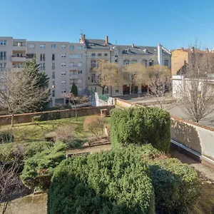 Charming 1br On The Saône Riverbank , Lyon France