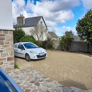 Maison Spacieuse Entre La Et La Côte , Saint-Martin-des-Champs (Finistere) France
